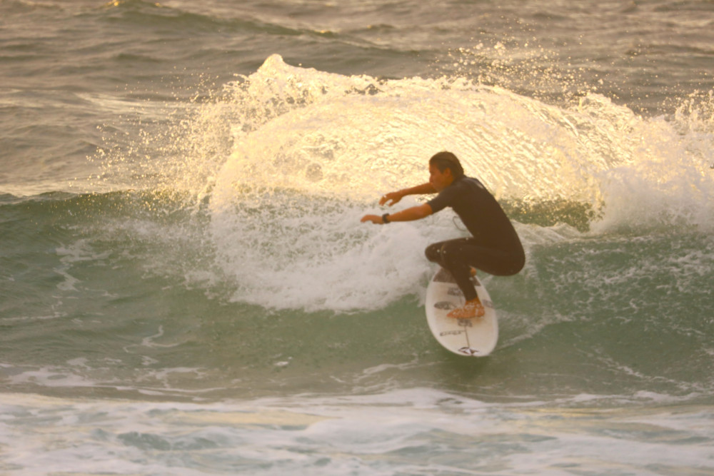 Big swell: Dangerous surf conditions shut Gold Coast, Sunshine